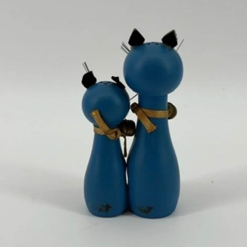 Vintage Las Vegas Magnetic Cat Salt Pepper Shakers Blue MCM Retro Decor‎